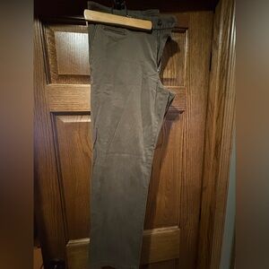 Men's Classic Olive Chinos